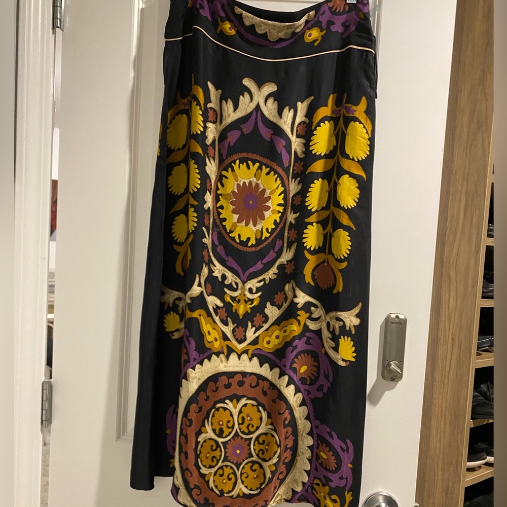 BASH MAXI SKIRT SIZE MEDUIM
